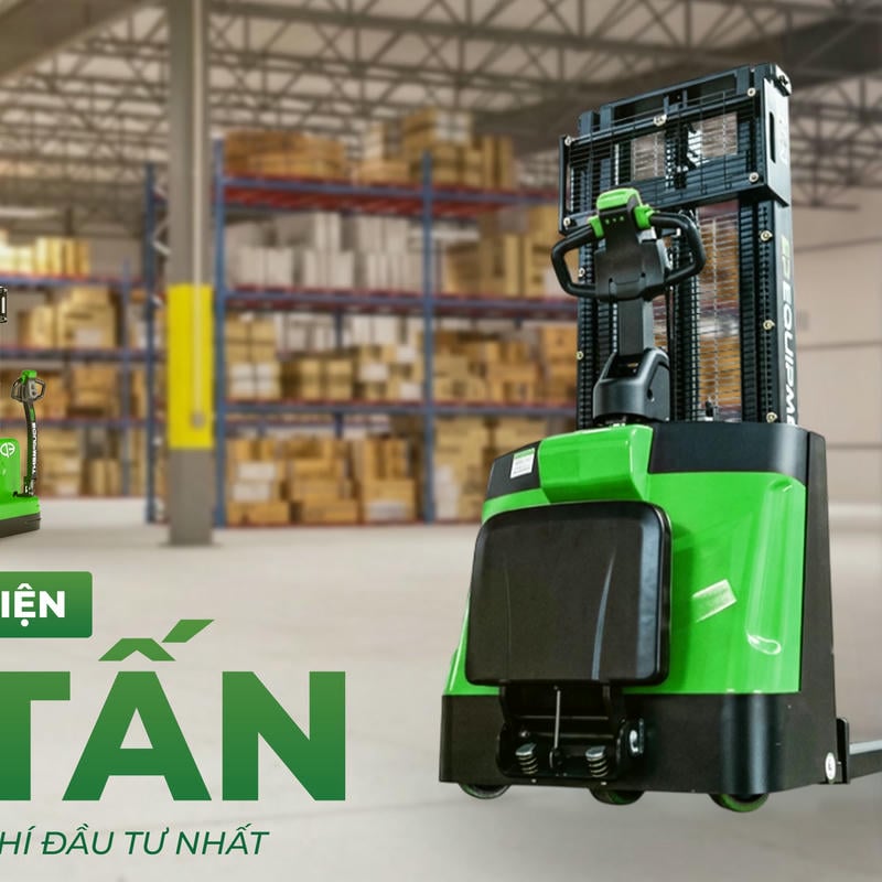 Nên chọn stacker khi cần nâng hàng lên kệ, xếp chồng pallet hoặc khai thác chiều